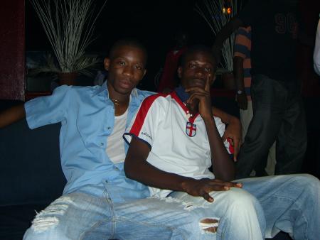 mk-zi et harris en plein M.R (moulin rouge) night club � P.N