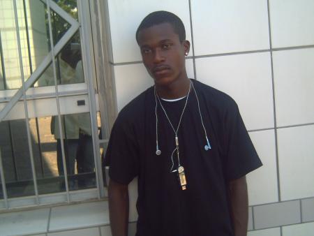 mk-zi brule ton hall !